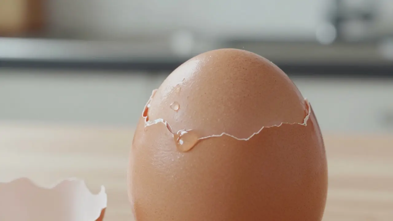 Почему нельзя мыть яйца перед готовкой - правда, которую скрывают даже опытные повара